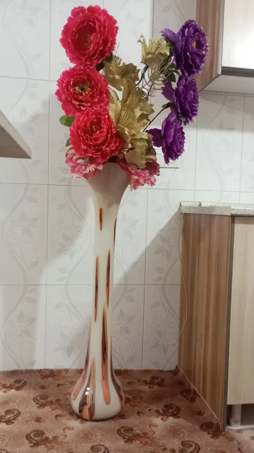 گلدون با گل مصنوعی|صنایع دستی و سایر لوازم تزئینی|باغستان, |دیوار