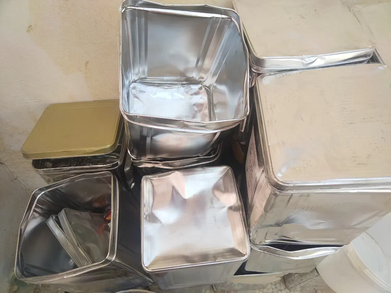 حلب خالی بادام هندی مخصوص خرما|ظروف نگهدارنده، پلاستیکی، یک‌بارمصرف|برازجان, |دیوار