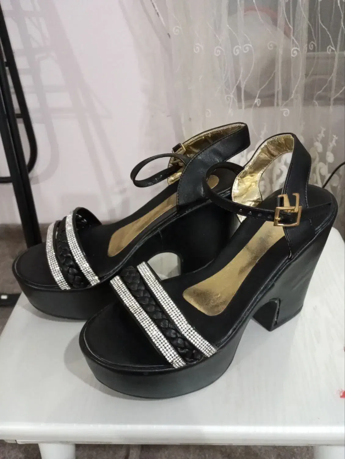 کفش مجلسی|کیف، کفش، کمربند|قره ضیاالدین, |دیوار