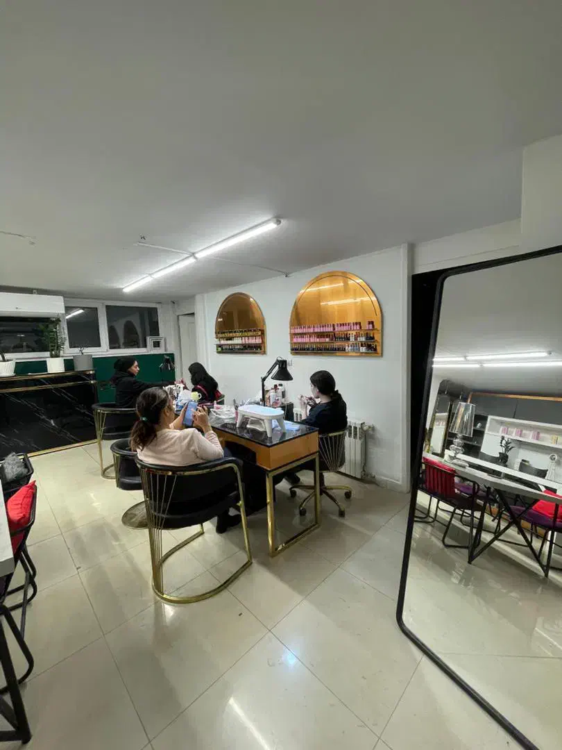 اجاره صندلی اجاره تخت به همهلاین هادر اموزشگاه|خدمات آرایشگری و زیبایی|تهران, میرداماد|دیوار