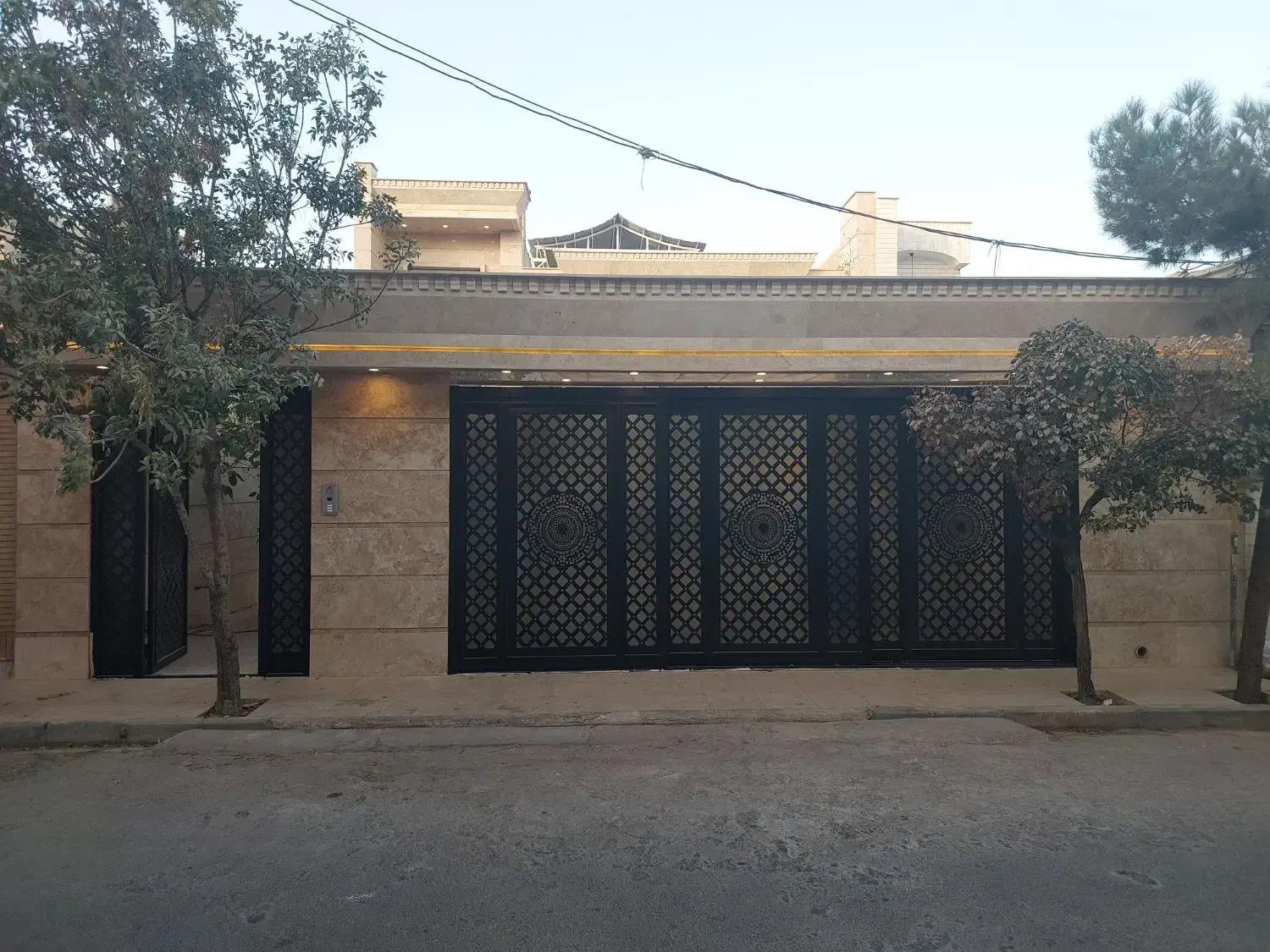 فروش ویلایی ۳۰۰ متری آزادگان|فروش خانه و ویلا|قم, لسانی|دیوار