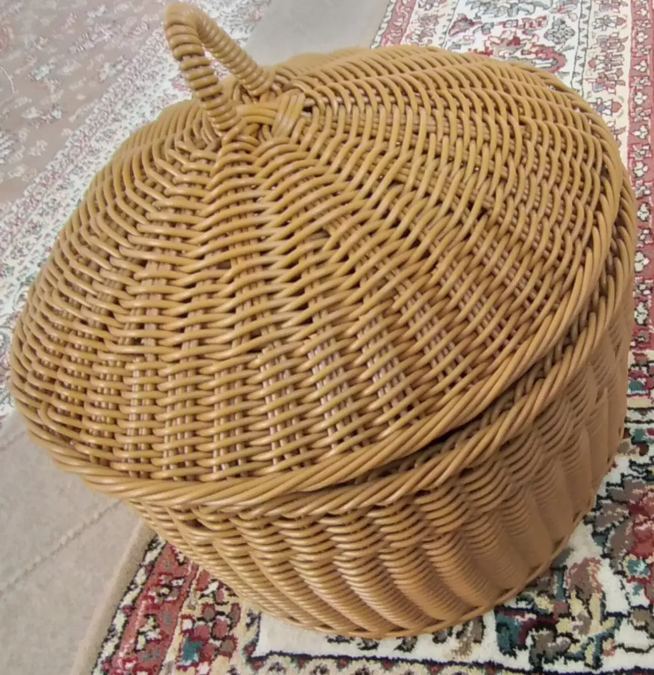 یک عدد سبد درب دار حصیربافیی و یک عدد تابلو|صنایع دستی و سایر لوازم تزئینی|سرپل ذهاب, |دیوار