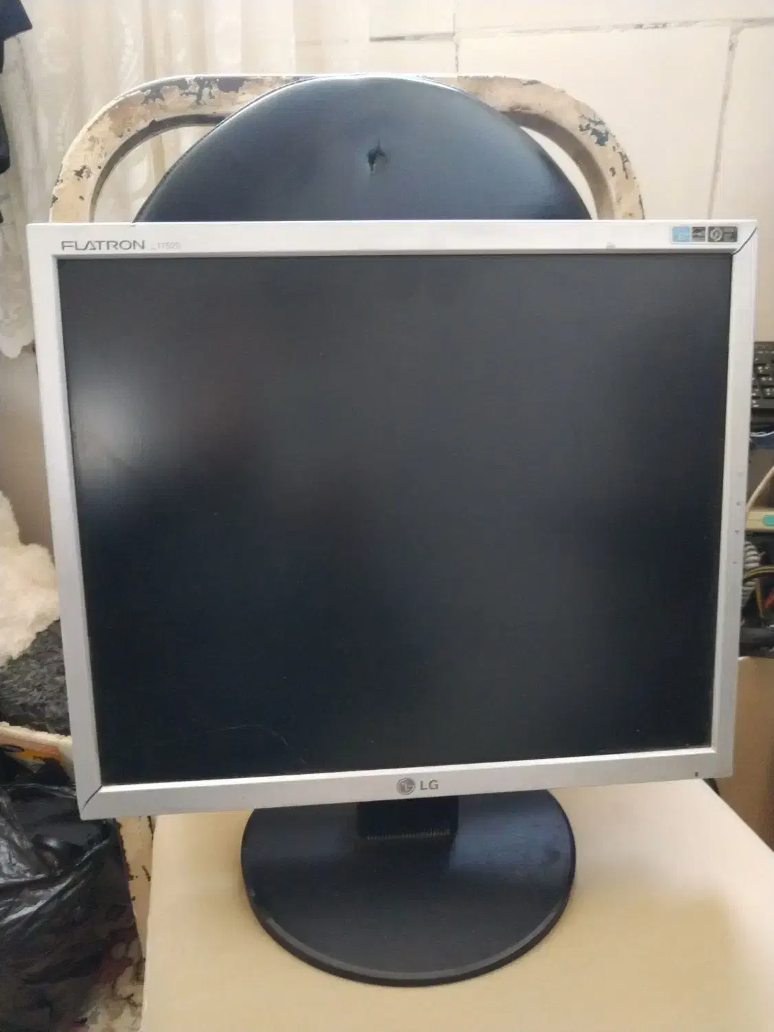 مانیتور 17 الجی با کابل تصویر و برق|قطعات و لوازم جانبی رایانه|سبزوار, شرق کال جنوبی (شمس آبادی)|دیوار