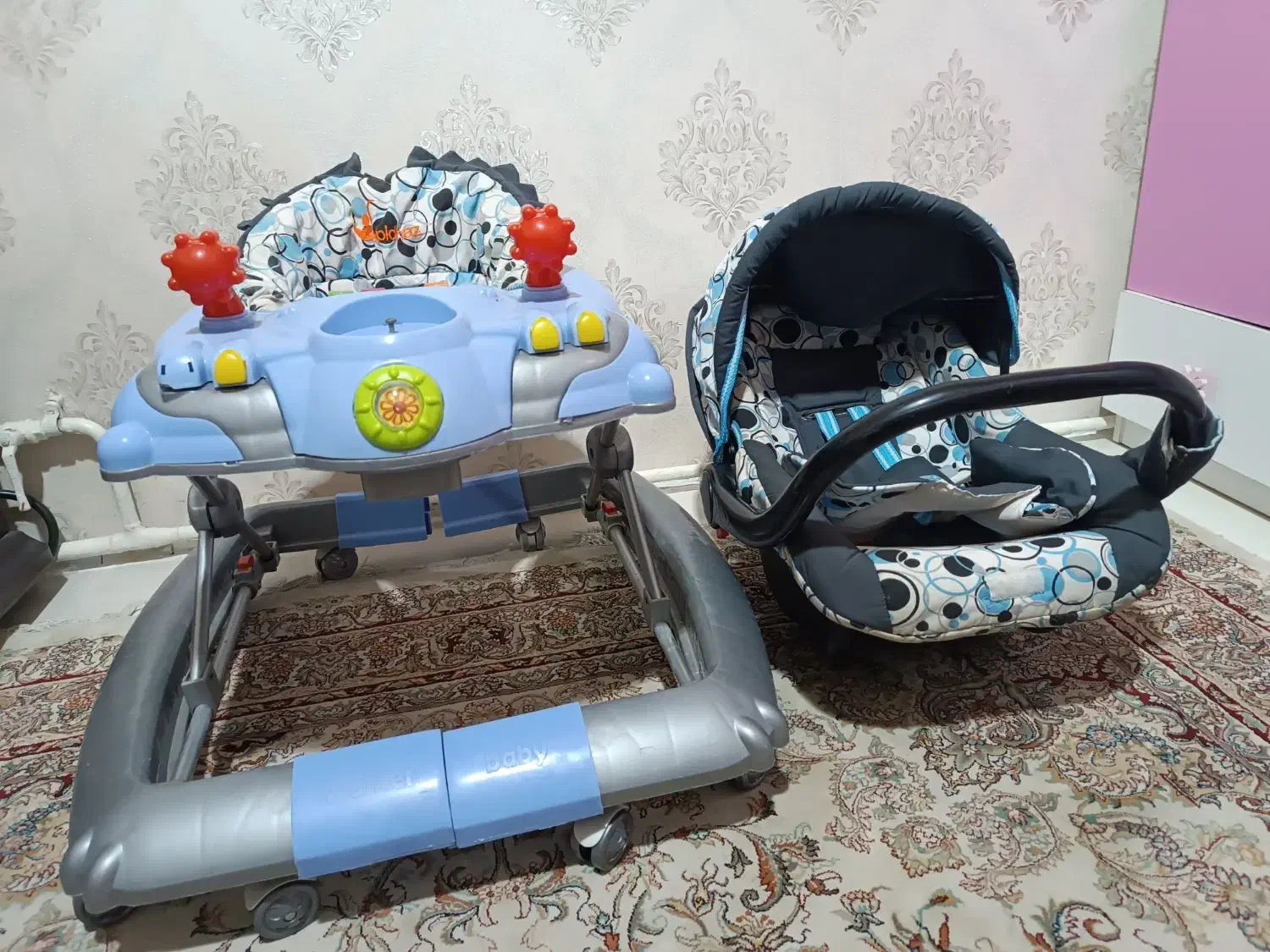 رورورک و کریه در حد نو|کالسکه و لوازم جانبی|خوی, |دیوار