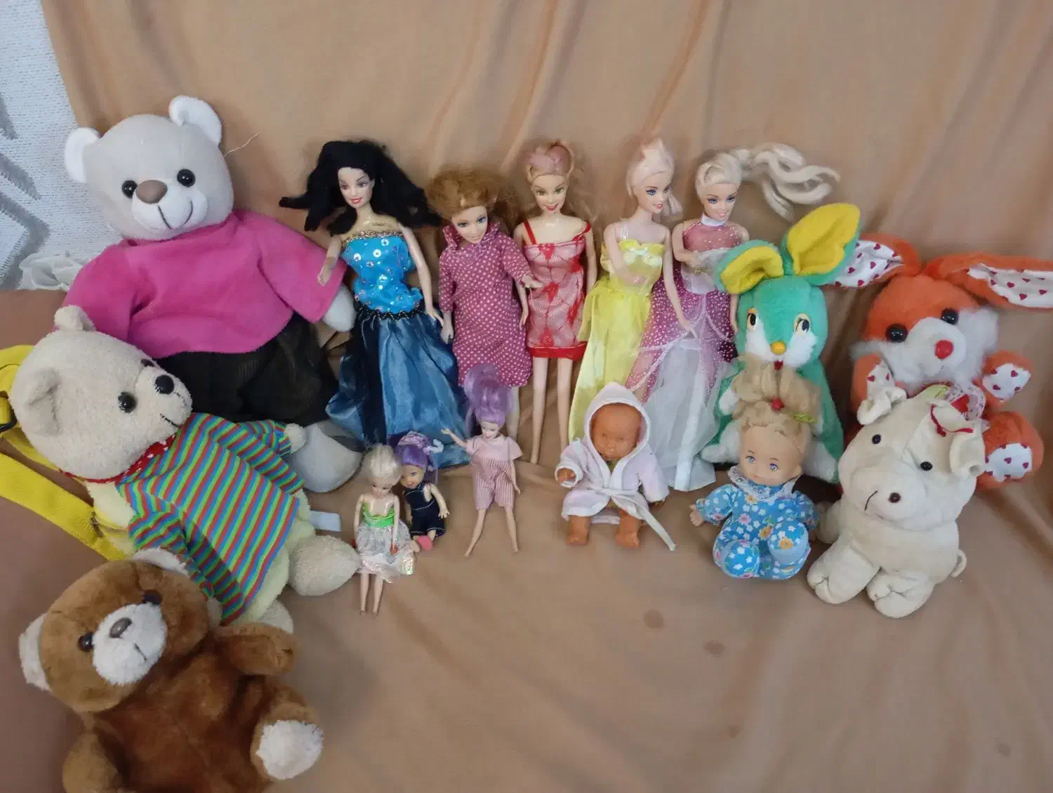 عروسک باربی|اسباببازی بچه|رشت, رودباری|دیوار