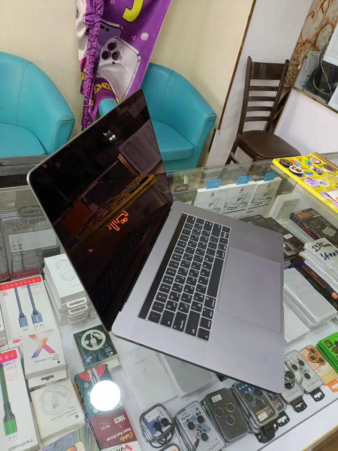 MacBook pro 2019 تاچ بار|رایانه همراه|اندیشه, اندیشه فاز ۱|دیوار