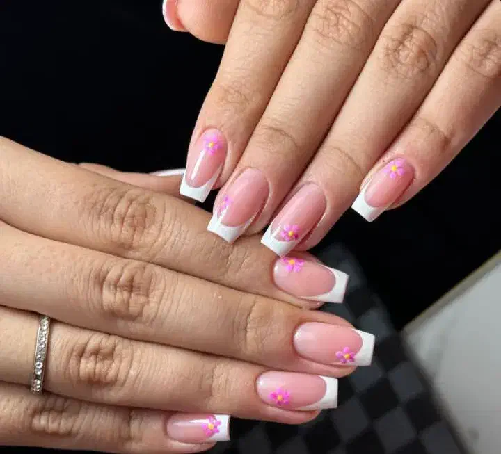 کاشت ناخن با تخفیف ۳۷۰|خدمات آرایشگری و زیبایی|اردبیل, |دیوار