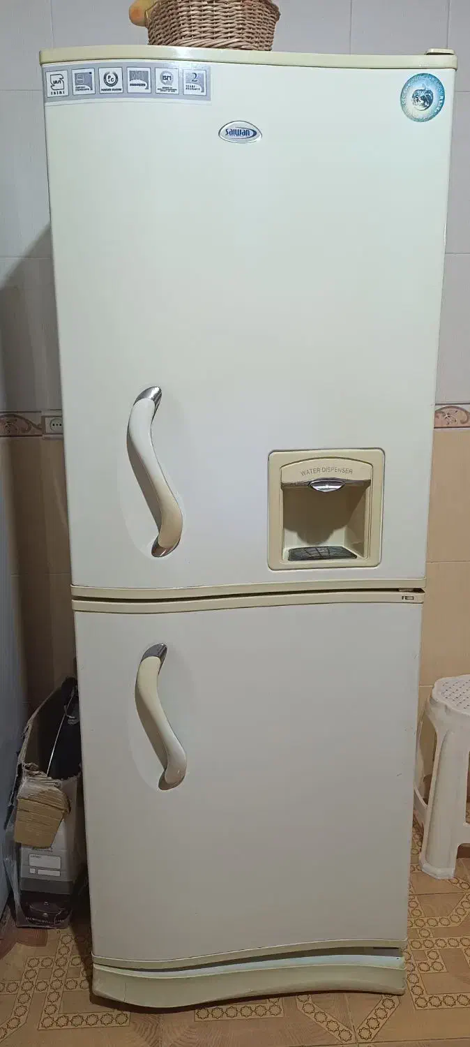 دو دستگاه یخچال فریزر سالم و تمیز|یخچال و فریزر|کاشمر, |دیوار