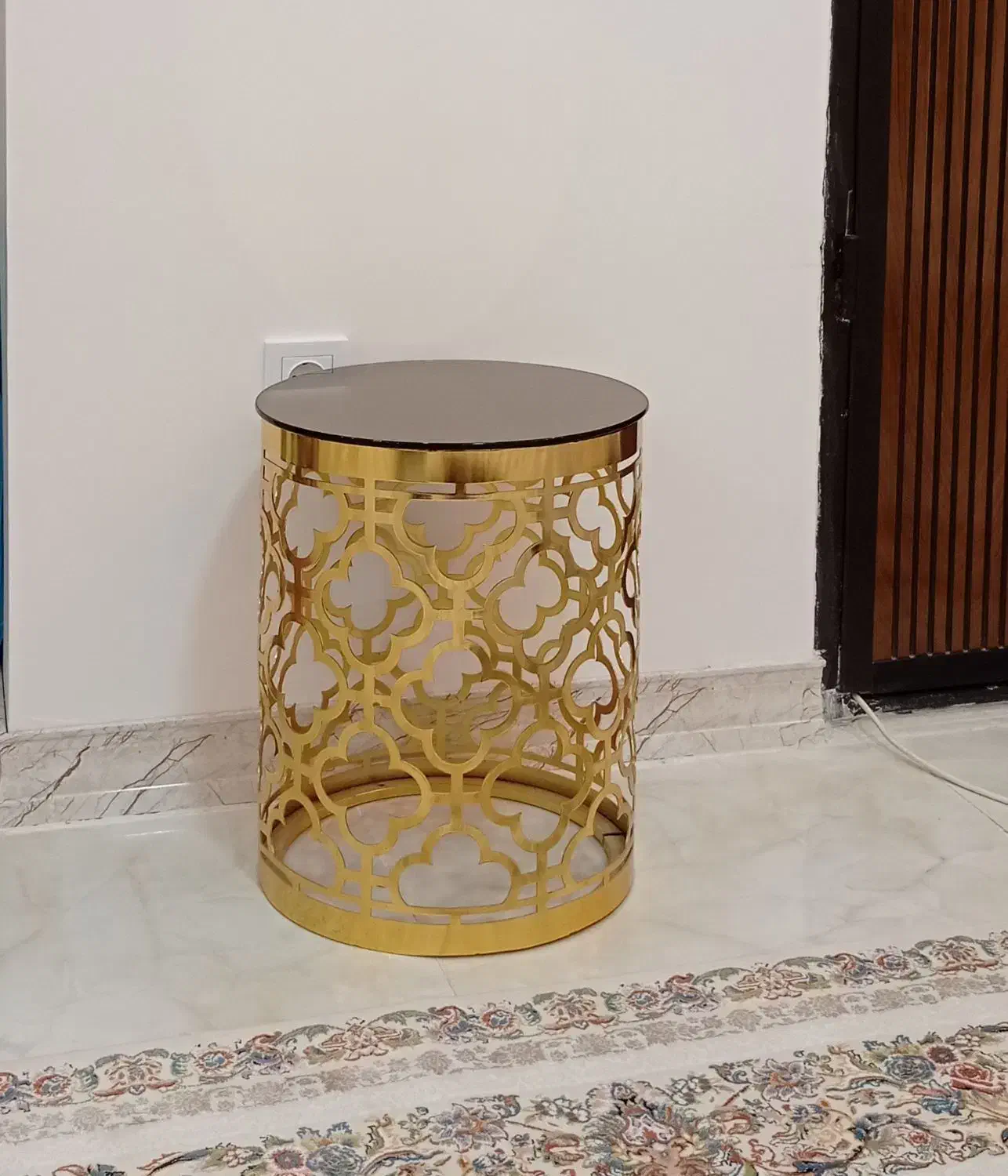 میز آینه ای طلایی|مبلمان خانگی و میز عسلی|قم, نوقطار|دیوار