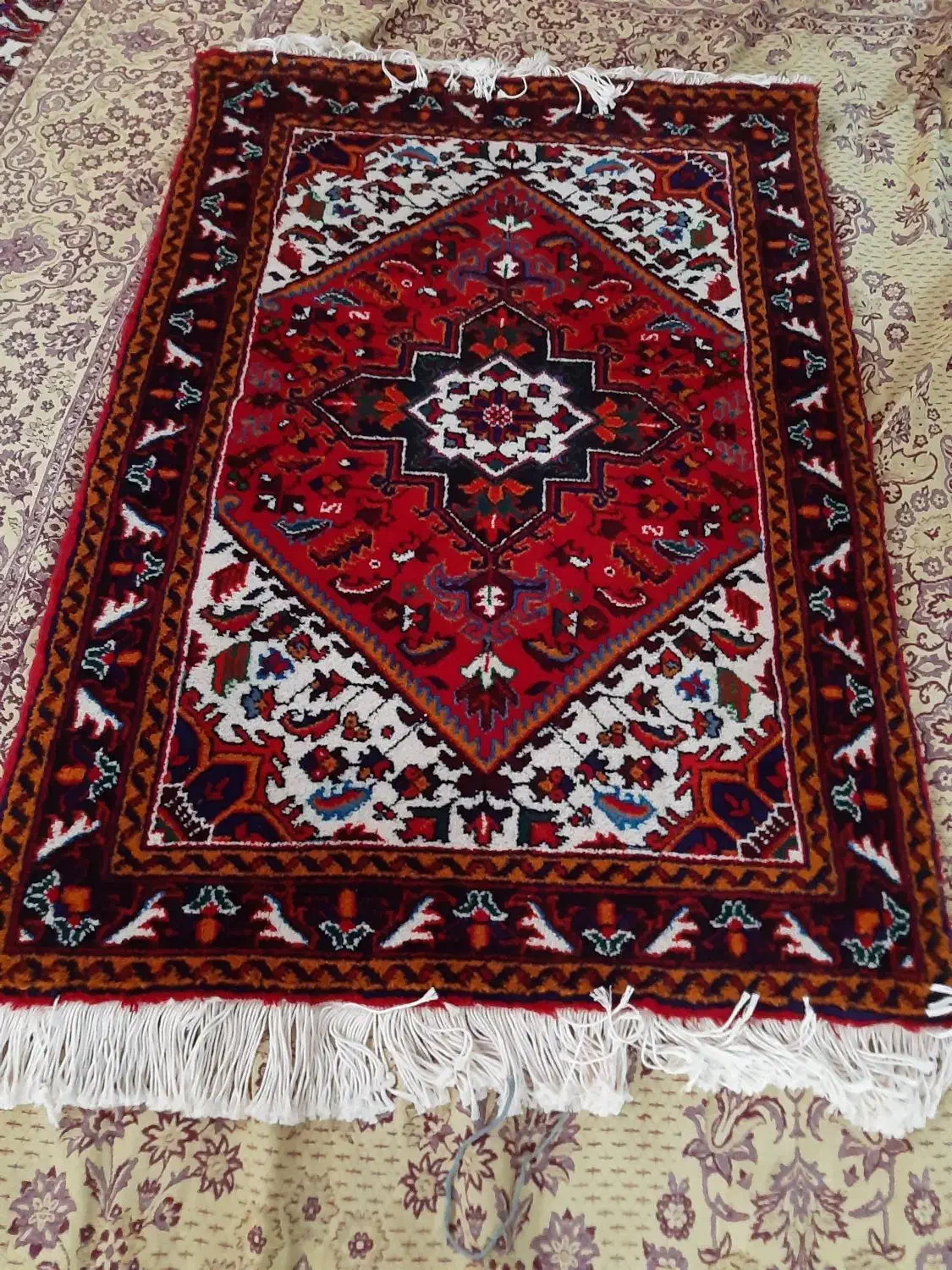 دو عدد فرش کناره و زرنیم ، زرنیم نو هست|فرش|تبریز, |دیوار