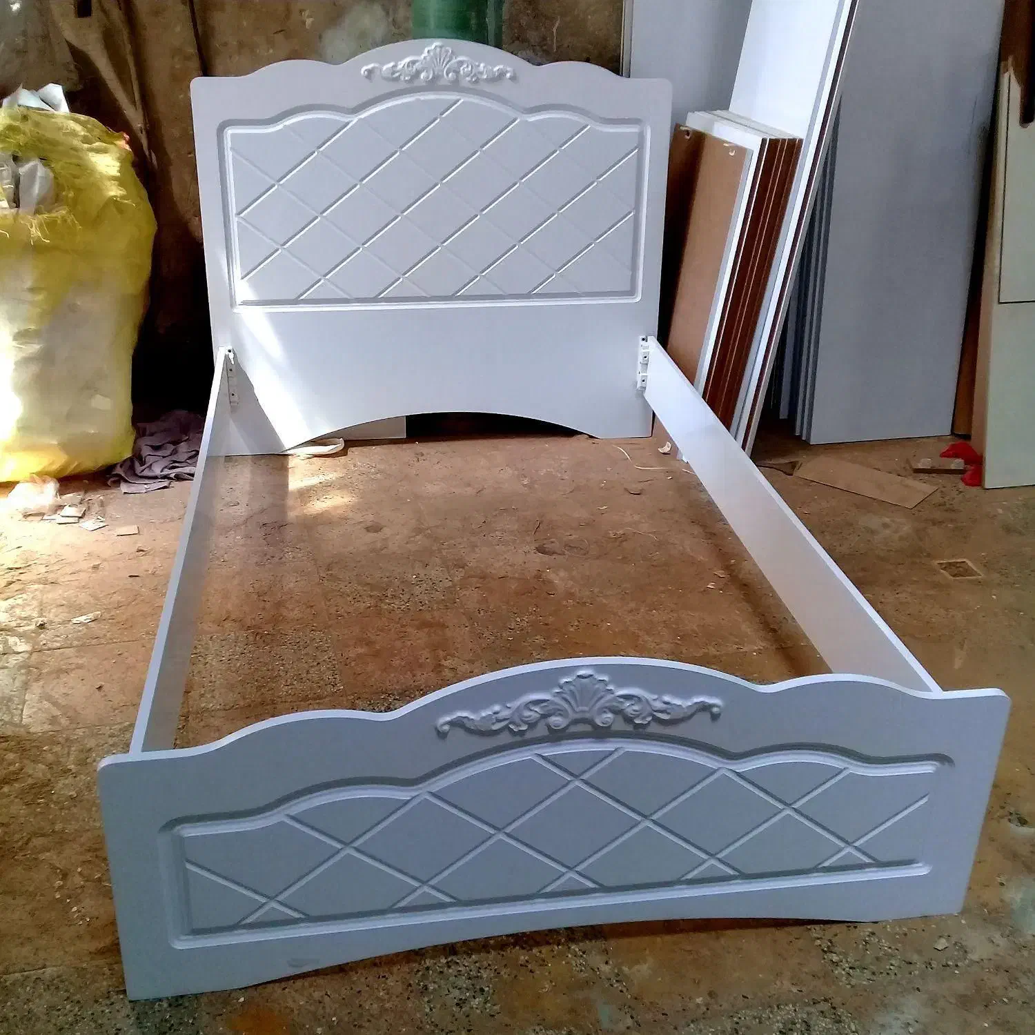 تخت|تخت و سرویس خواب|قروه, |دیوار