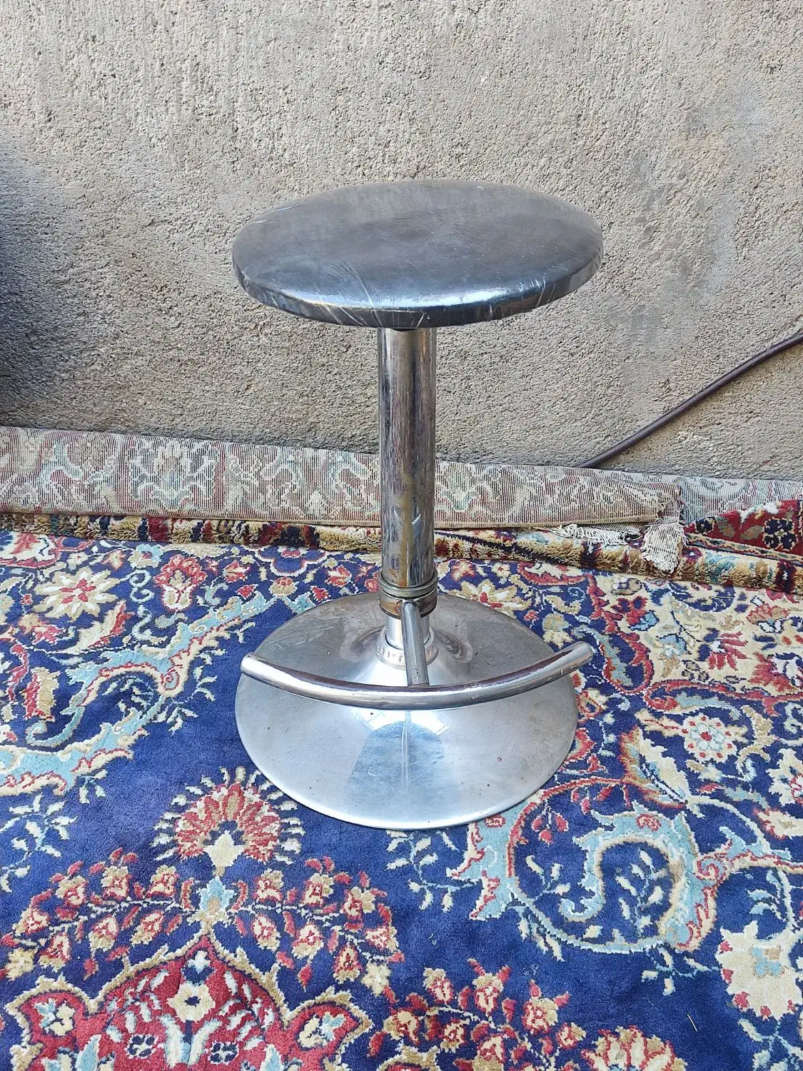 صندلی|صندلی و نیمکت|تربت جام, شهید غلام زاده|دیوار