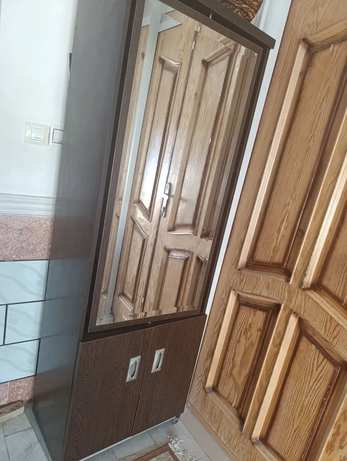 دوعدد میز تلویزیون جاکفشی ومبل یازده میلیون|مبلمان خانگی و میز عسلی|الیگودرز, |دیوار