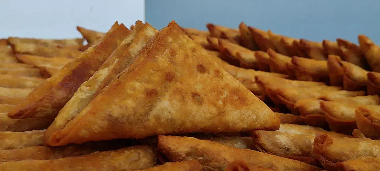 پخش سمبوسه|خدمات پذیرایی، مراسم|اصفهان, درب کوشک|دیوار