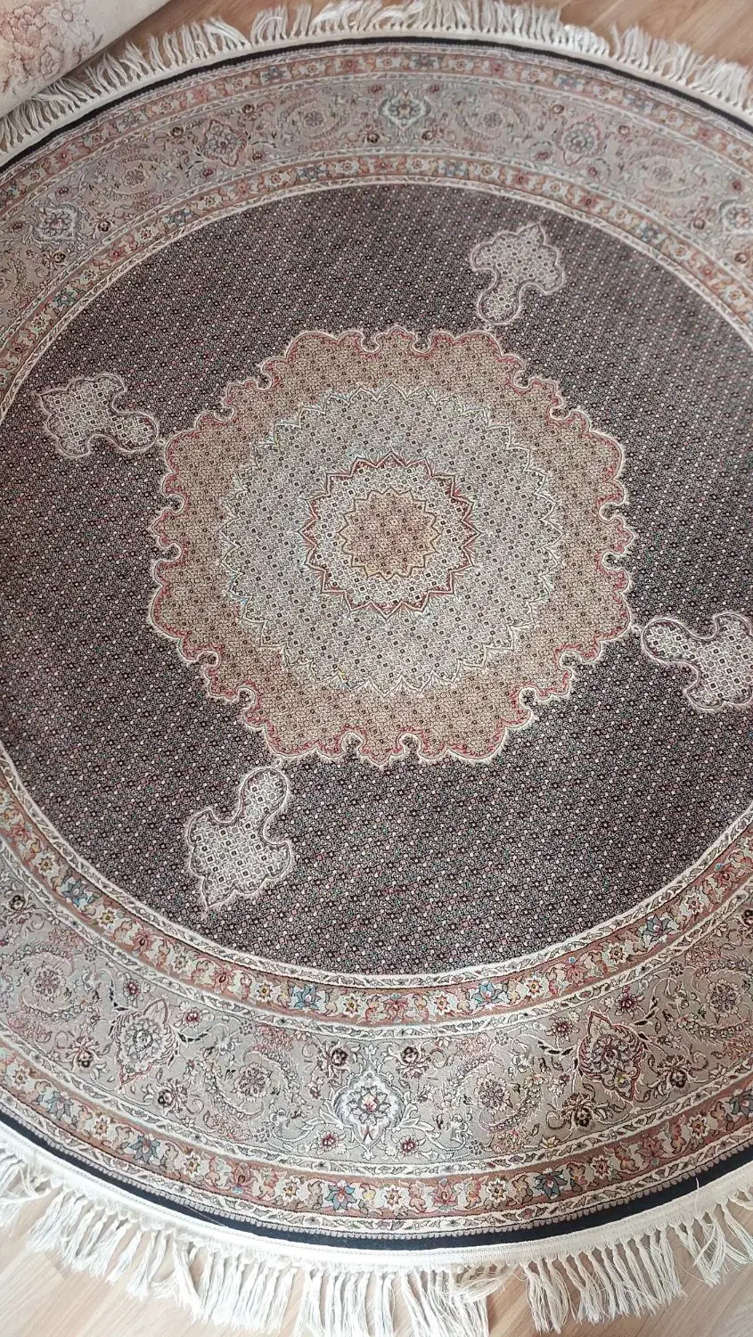 فرش گرد ۱/۵×۱/۵ در حد نو بدون ایراد|فرش|تبریز, |دیوار