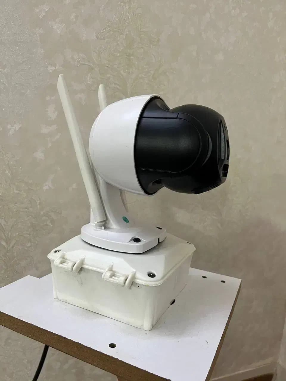 دوربین چرخشی|دوربین مداربسته|هشتگرد, شهرک بعثت|دیوار