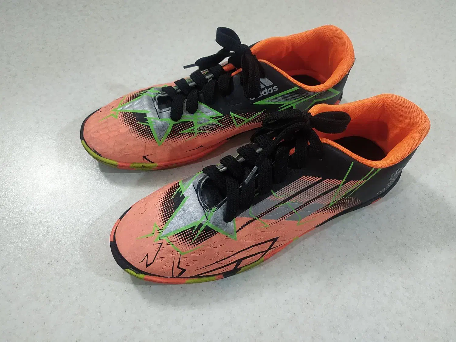 کفش فوتسال|کیف، کفش، کمربند|زنجان, |دیوار