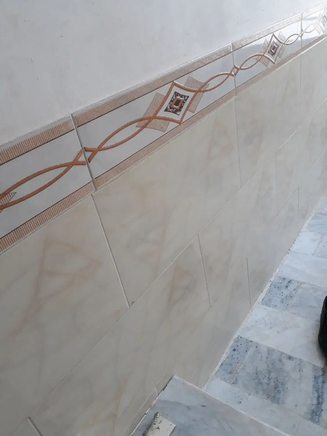 کاشی سرامیک پرسلان کاری|خدمات پیشه و مهارت|زنجان, |دیوار