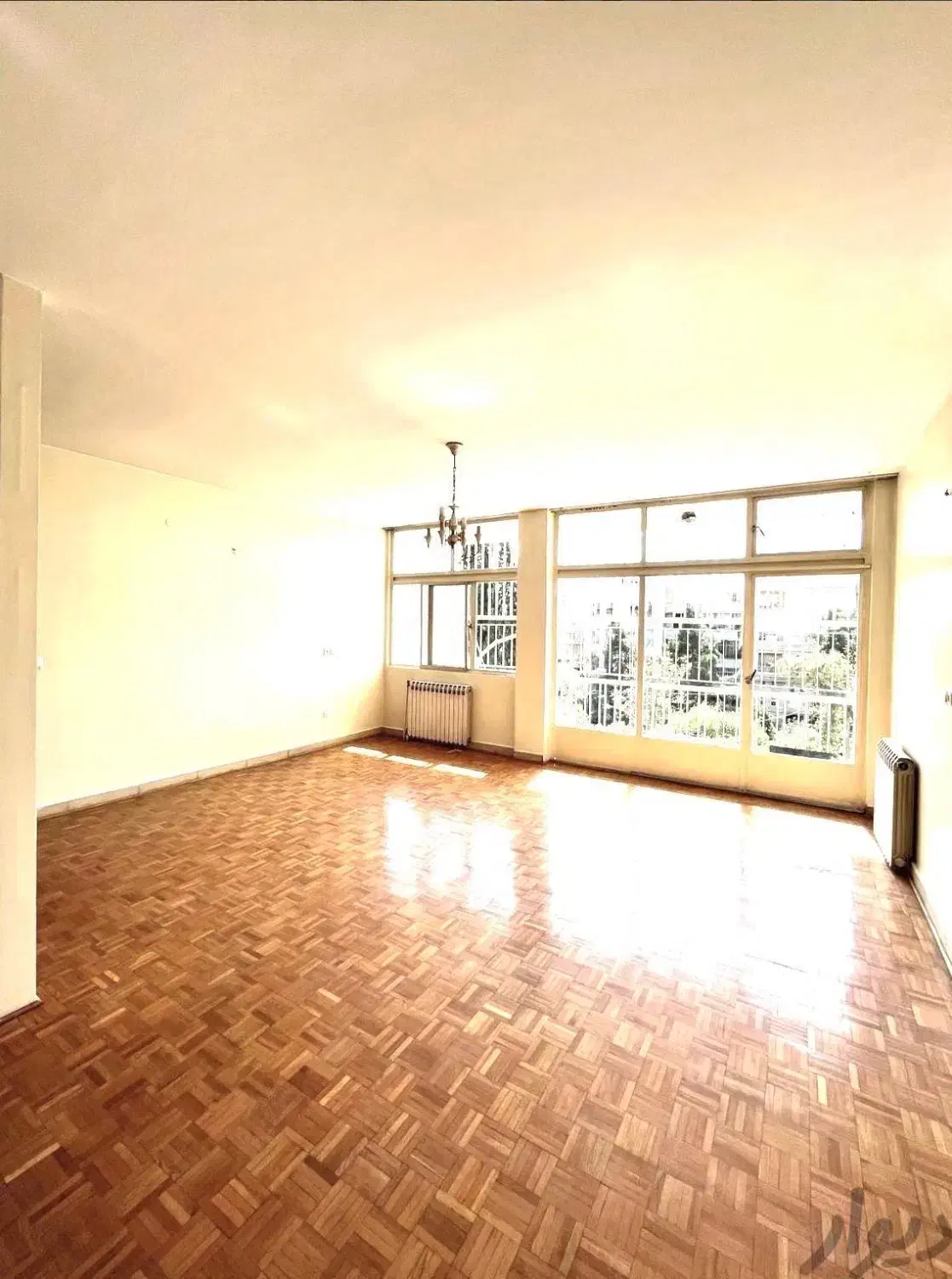 آپارتمان ۱۲۰ متری دو خوابه پر نور