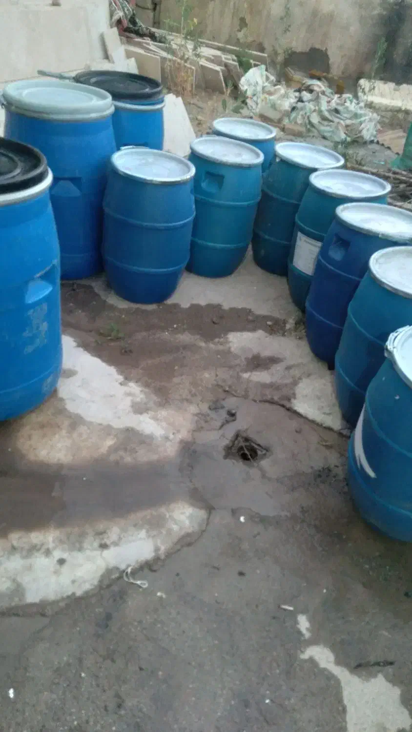 بشکه|ظروف نگهدارنده، پلاستیکی، یک‌بارمصرف|نهاوند, |دیوار