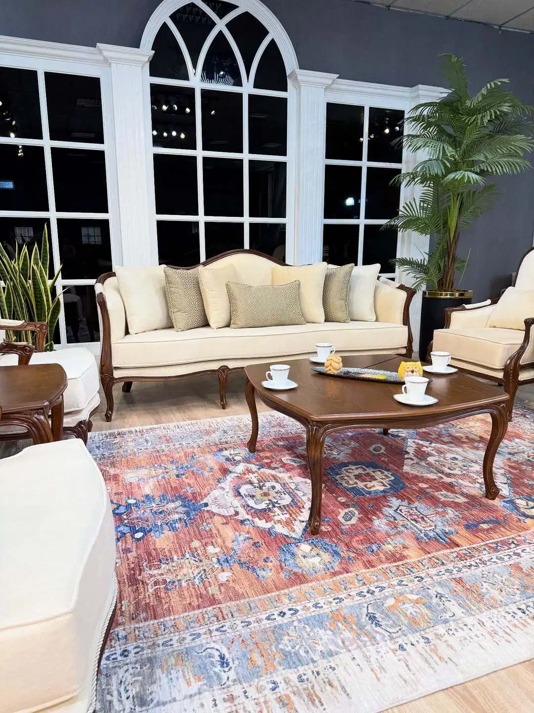 فرانسوی پشت گرد/فرانسوی کویین|مبلمان خانگی و میز عسلی|مشکیندشت, |دیوار