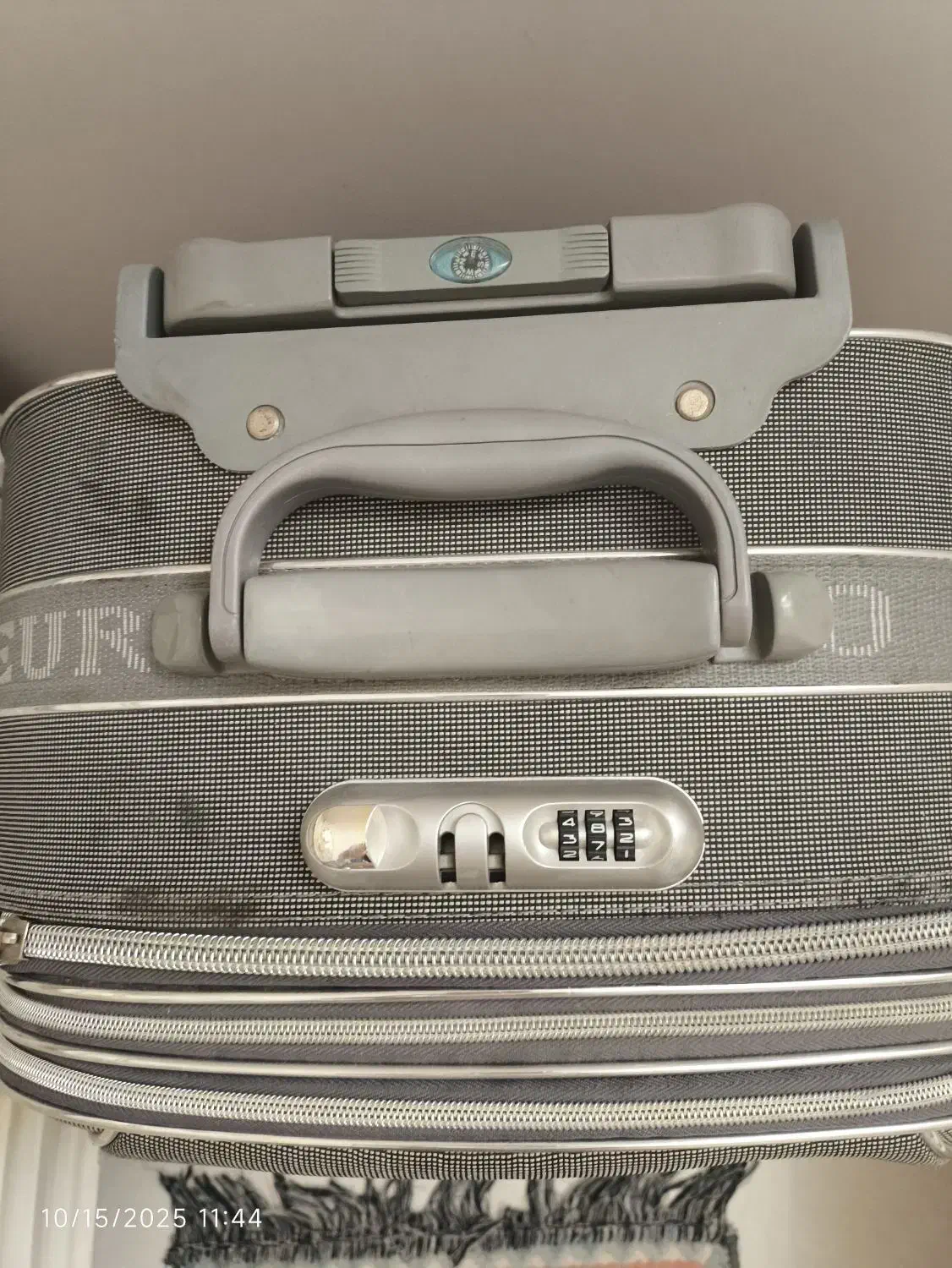 چمدان سایز متوسط|کیف، کفش، کمربند|ورامین, ورامین|دیوار