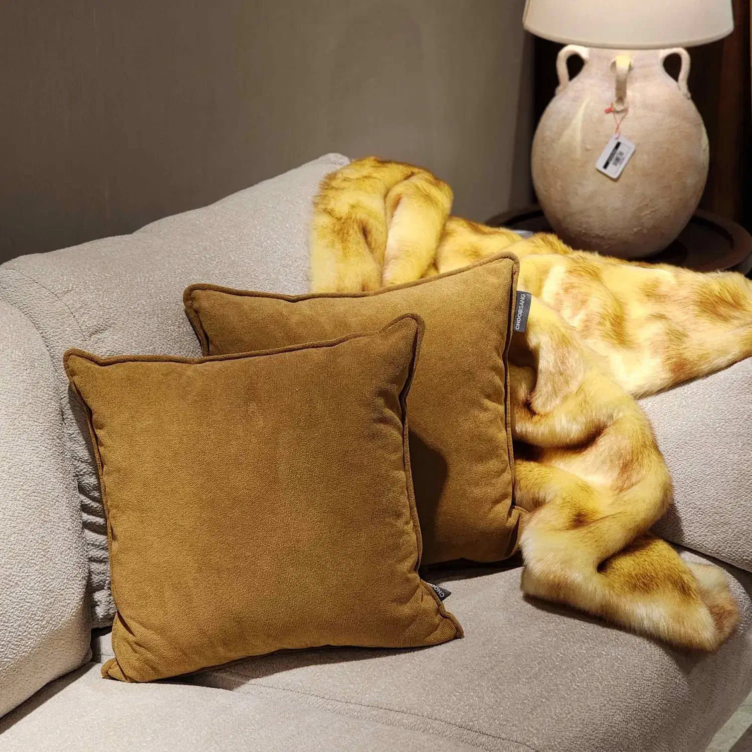 کوسن|رختخواب، بالش، پتو|سپیدان, |دیوار