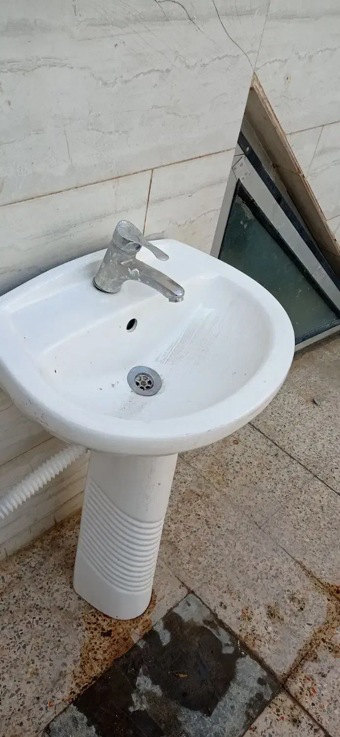 رو شویی در حد نو با شیر اهرمی|لوازم سرویس بهداشتی|خرمآباد, |دیوار