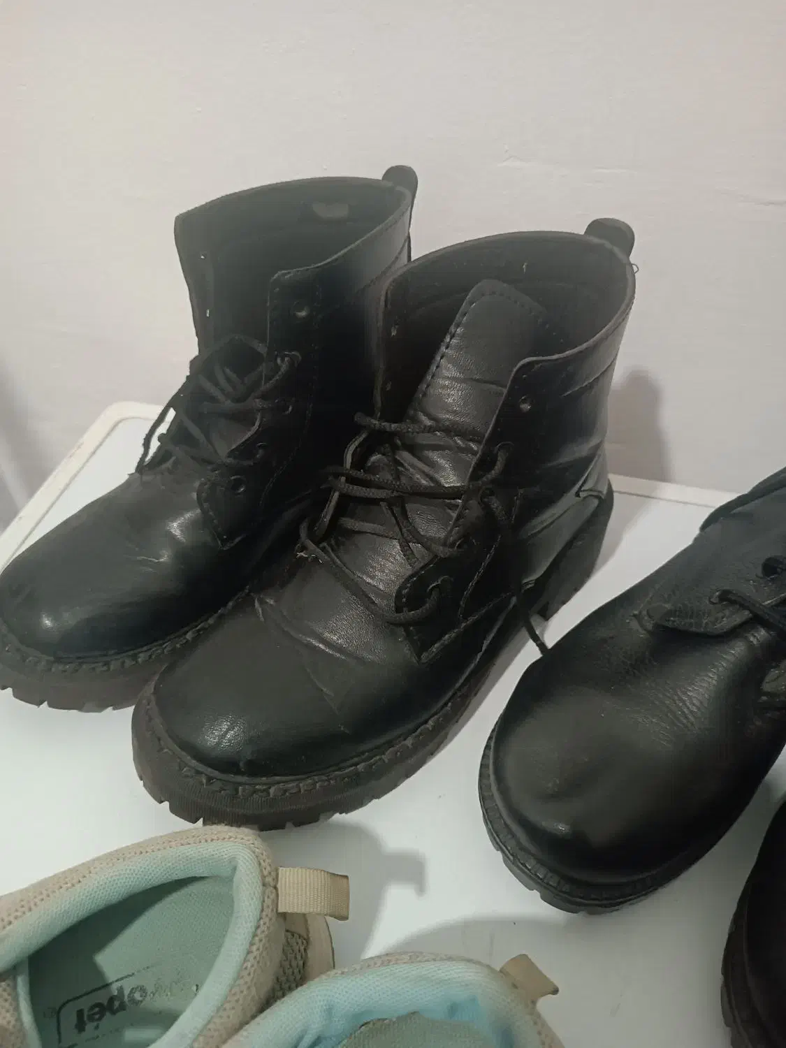 پوتین سربازی|کیف، کفش، کمربند|گنبد کاووس, |دیوار