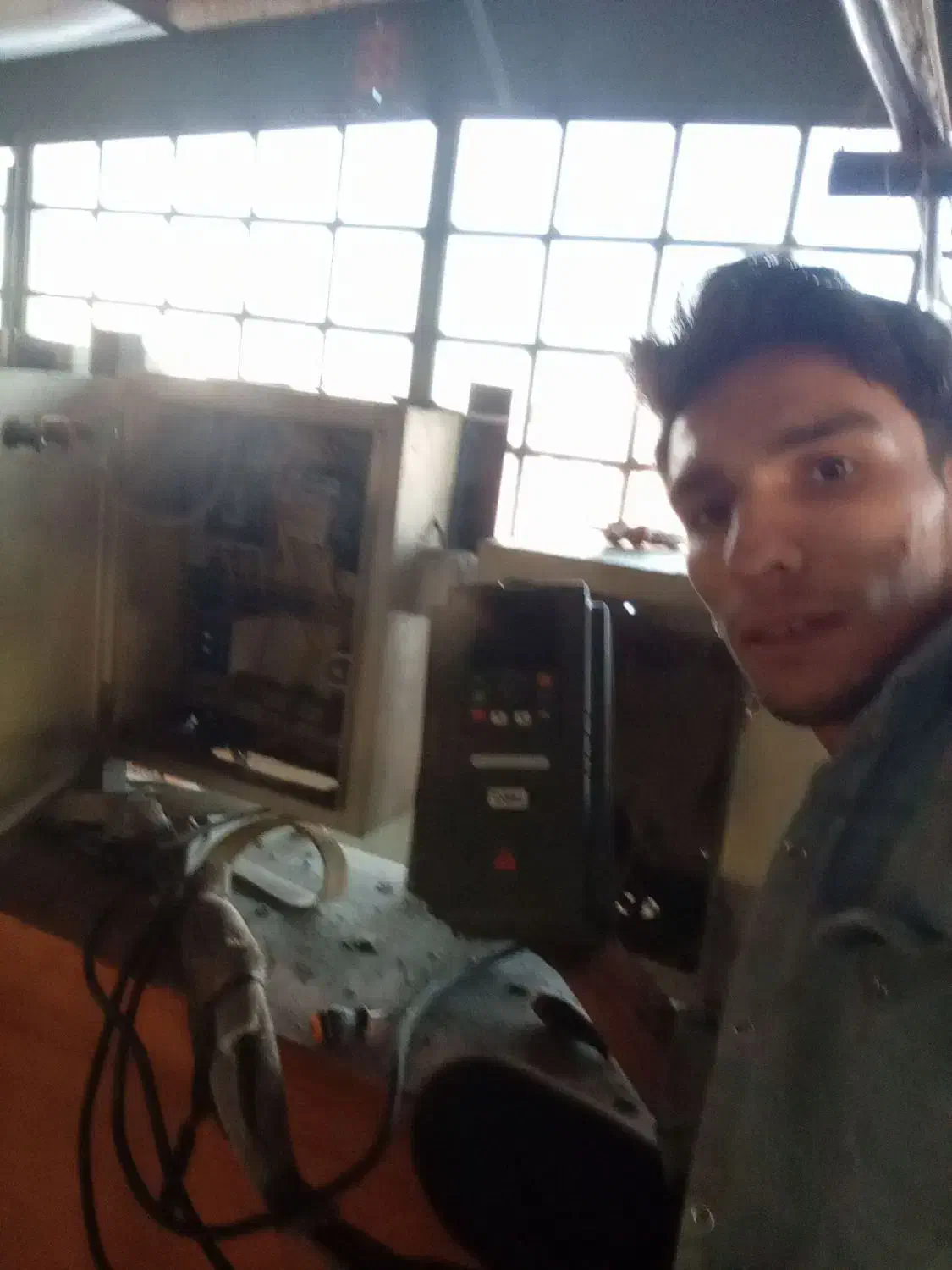 برقکار صنعتی،  برق درایو، تابلو برق،دستگاهای صنعتی|خدمات پیشه و مهارت|زاهدان, |دیوار