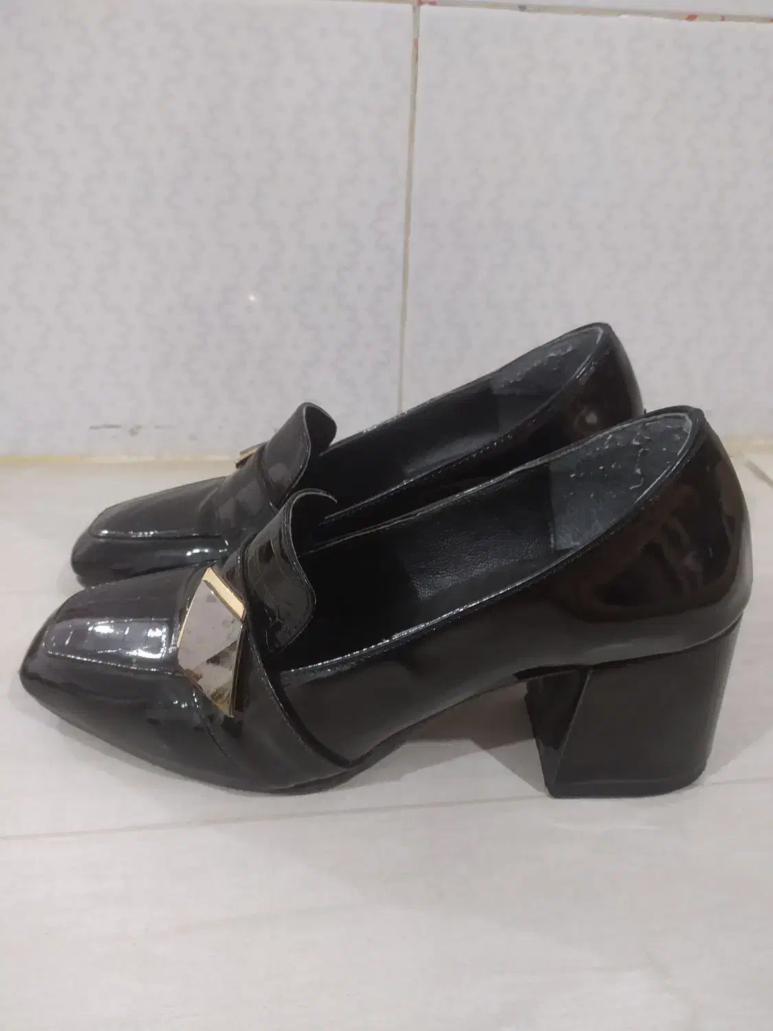 فروشی|کیف، کفش، کمربند|شوشتر, |دیوار