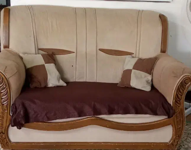 فروش مبل هفت نفره با میز وسط و چهارتا گل میز|مبلمان خانگی و میز عسلی|اصفهان, فرودگاه شهید بهشتی|دیوار