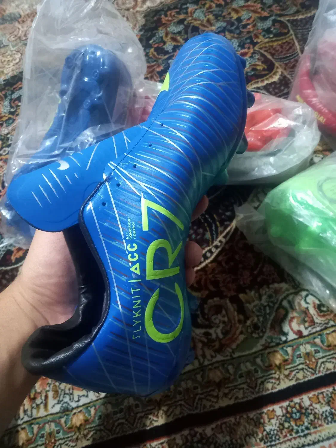 کفش استوک فوتبال سایز ۴۰ تا ۴۴|کیف، کفش، کمربند|تهران, خلیج فارس|دیوار