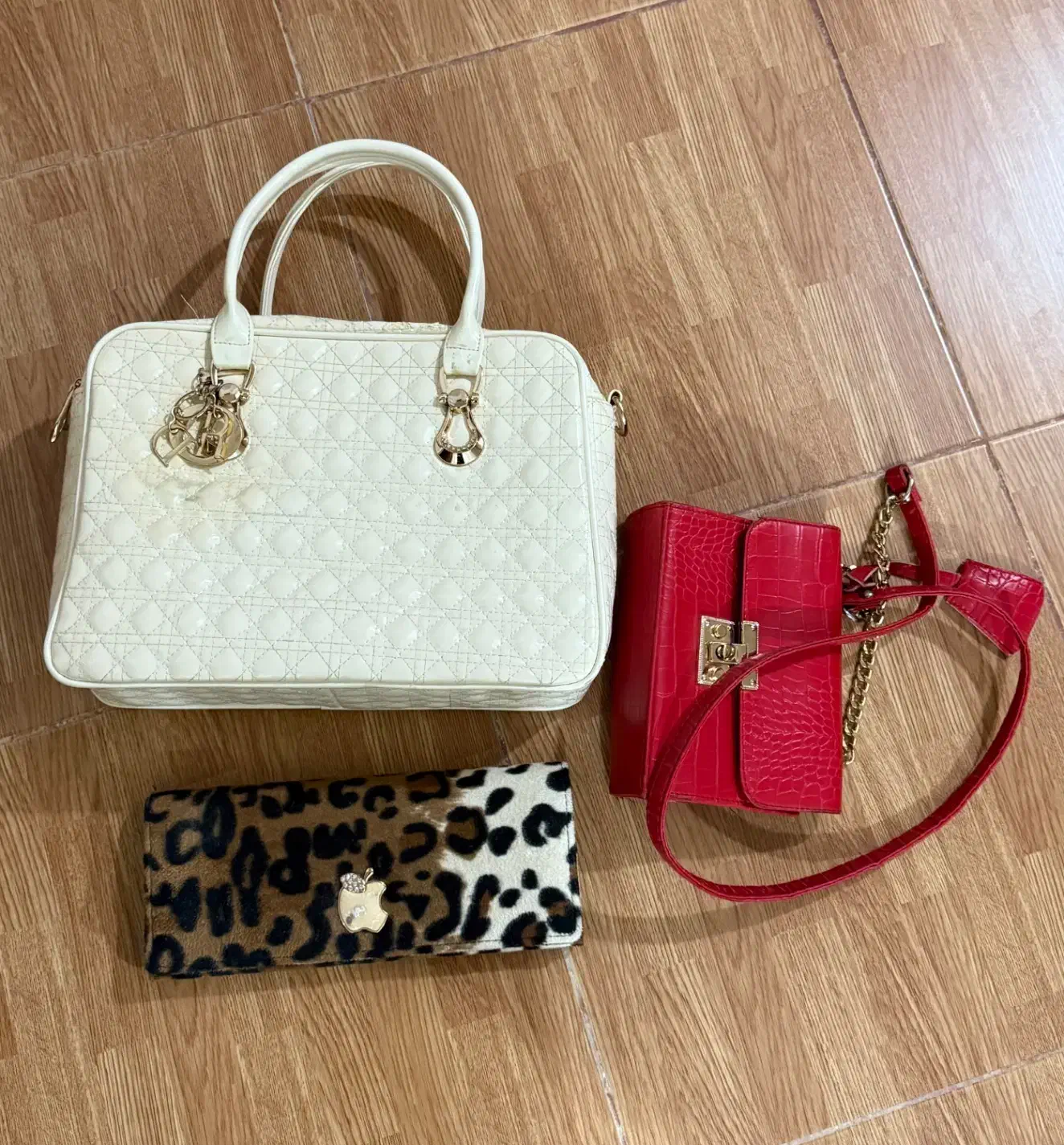 ۳عدد کیف زنانه سالم باهم ۴۵۰ت|کیف، کفش، کمربند|گنبد کاووس, |دیوار