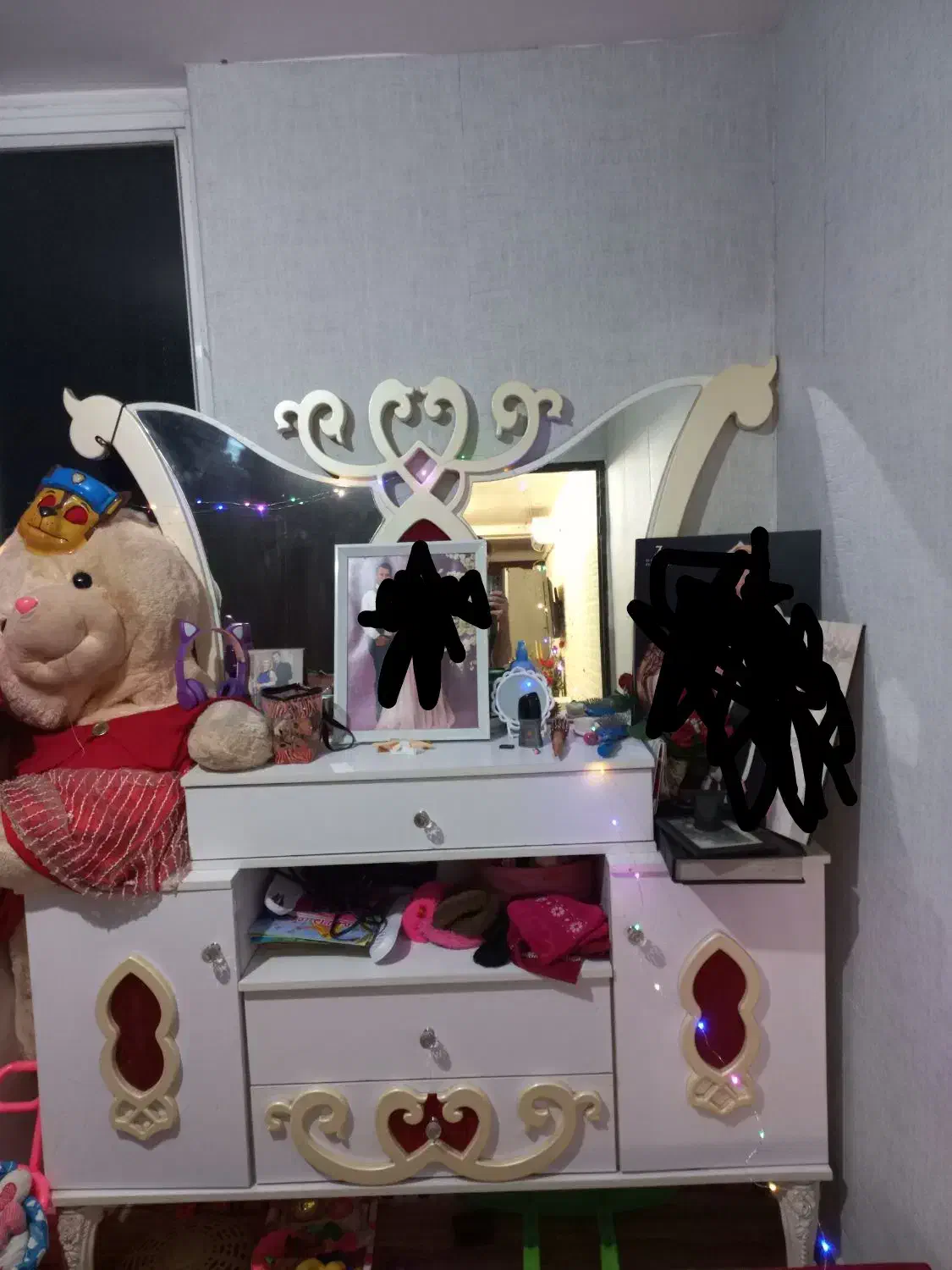 میز ارایش و تخت بزرگ سلطنتی|تخت و سرویس خواب|کوچصفهان, |دیوار