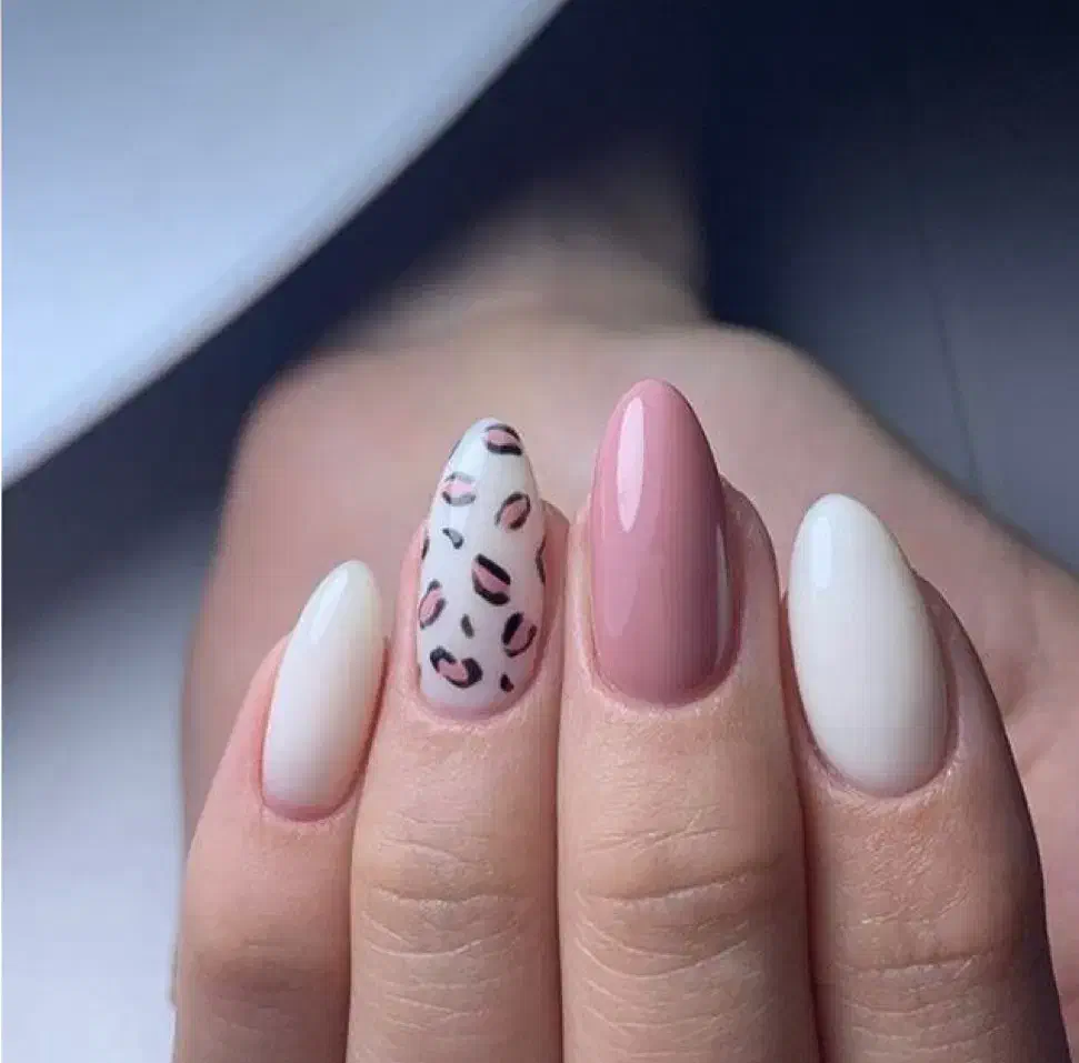 کاشت ناخن وآموزش با تخفیف|خدمات آرایشگری و زیبایی|سبزوار, هویزه|دیوار