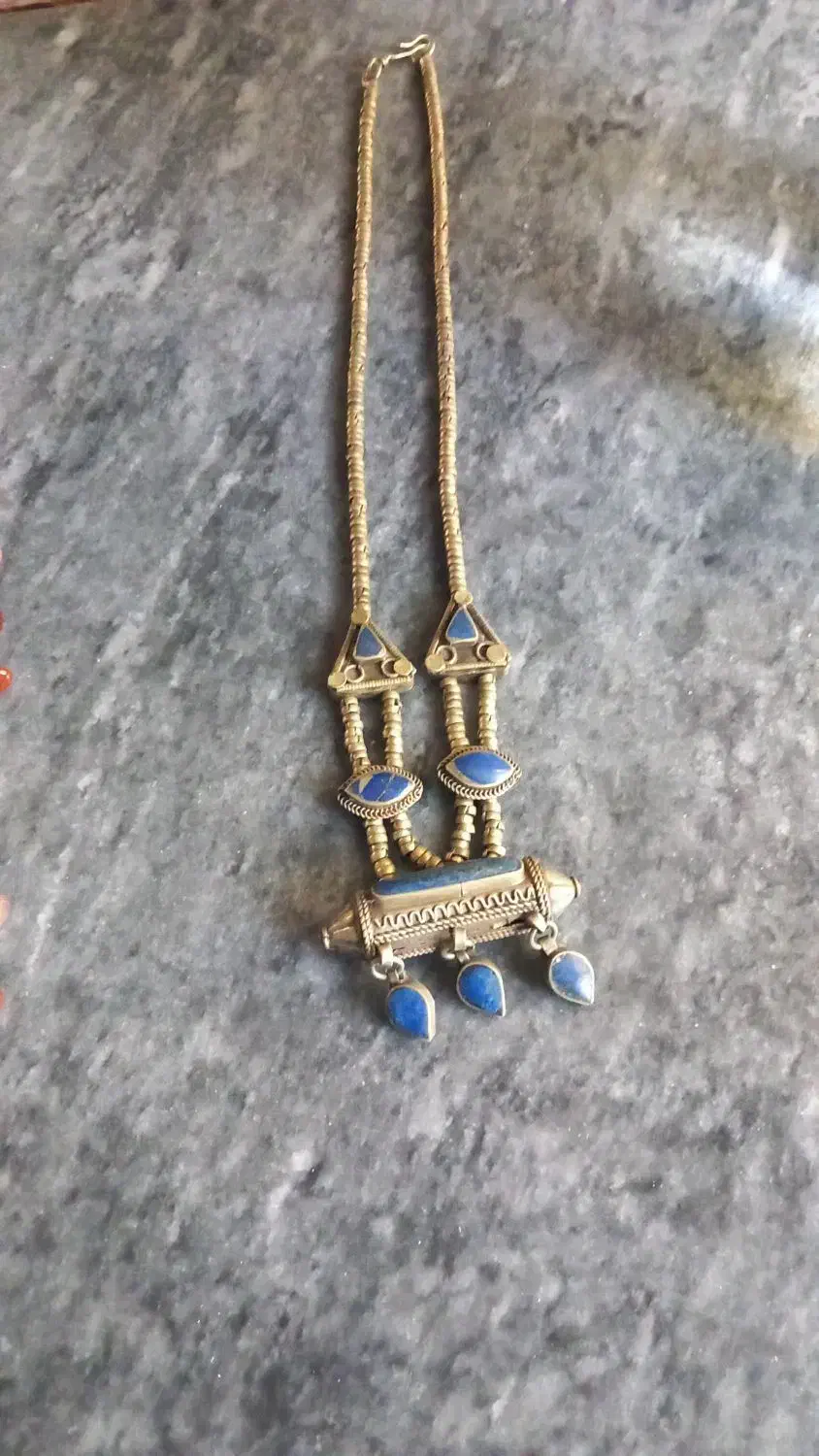 گردنبند قدیمی با سنگ های لاجوردی|جواهرات|شلمان, |دیوار