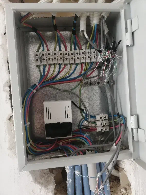 برقکار|خدمات پیشه و مهارت|بجنورد, |دیوار