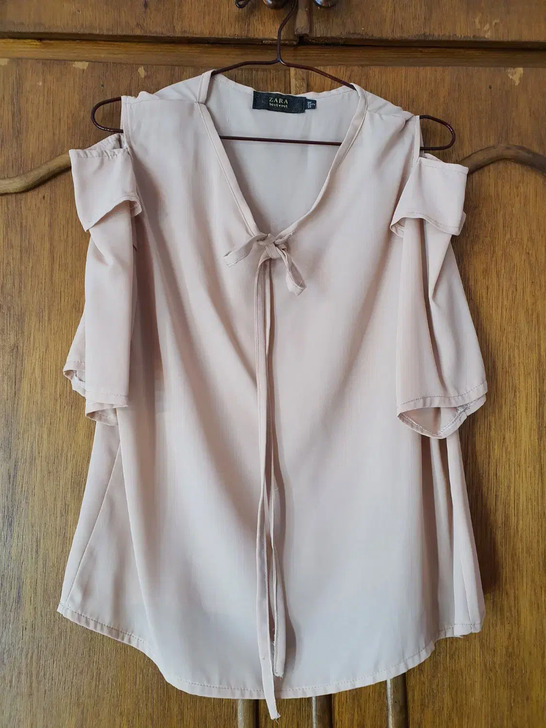 دوعدد شومیز اکبند|لباس|رشت, فلسطین|دیوار