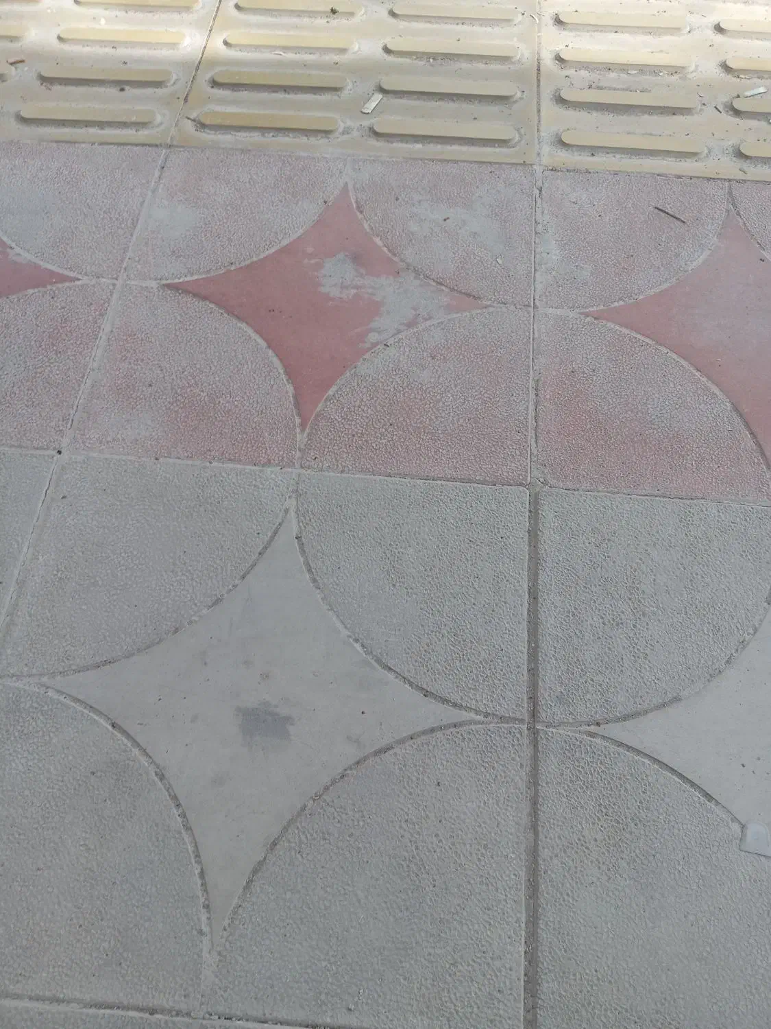 پیداشده|اشیا|نجفآباد, شیخ بهایی جنوبی|دیوار