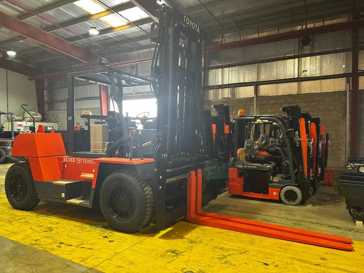 اجاره و واردات لیفتراک مناطق ازاد ۳ تن ‌۵ .۷.۱۰|ماشین‌آلات صنعتی|خرمشهر, |دیوار