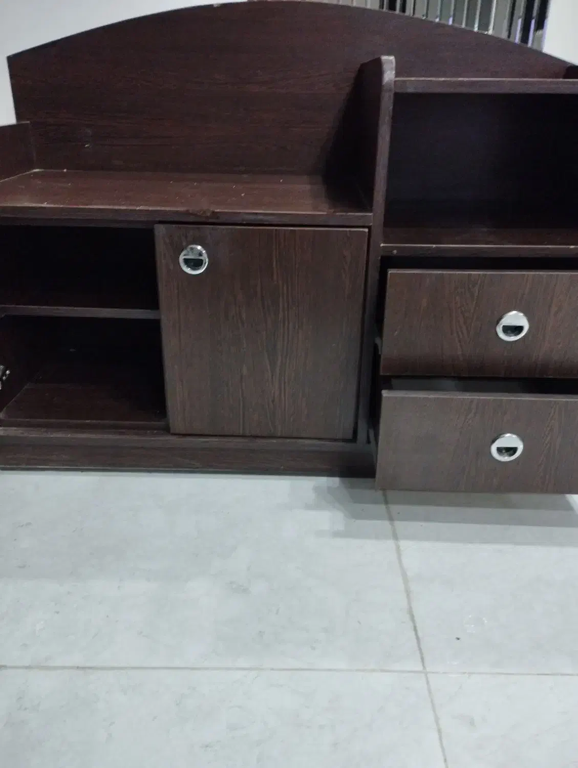 میز زیر تلفنی شیک زیبا جاداربا۲ پیش کش و دولاب|میز تلفن|اصفهان, مسجد مصلی|دیوار