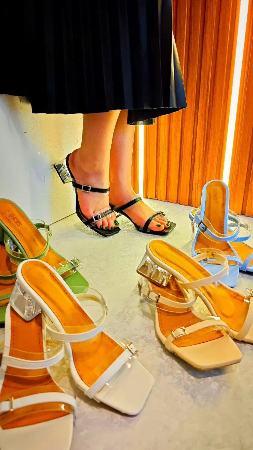 صندل سگک دار|کیف، کفش، کمربند|رشت, رودبارتان|دیوار