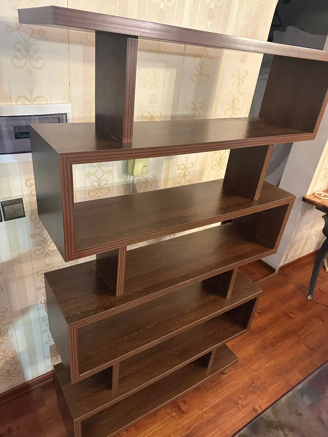 کتابخانه|کتابخانه، شلف، قفسه‌های دیواری|خرم‌آباد (تنکابن), |دیوار