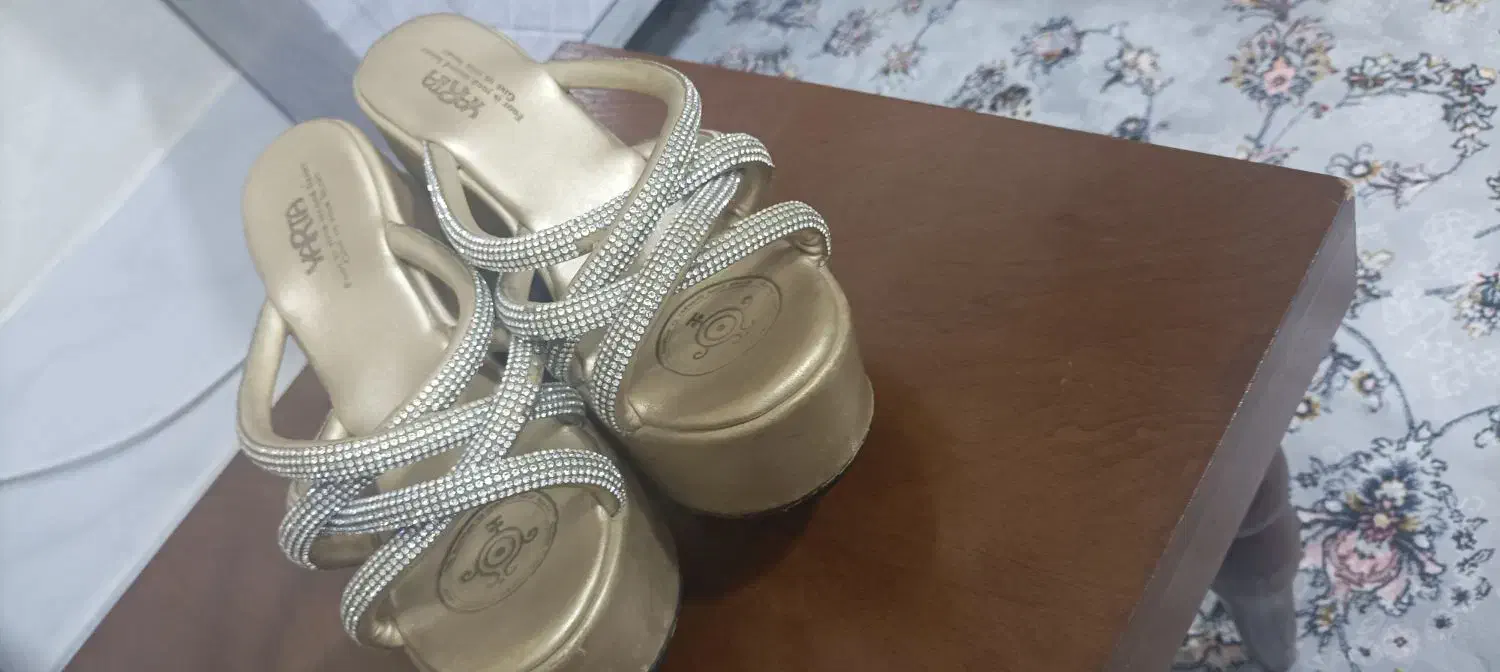 صندل|آرایشگاه و سالن‌های زیبایی|جوانرود, |دیوار