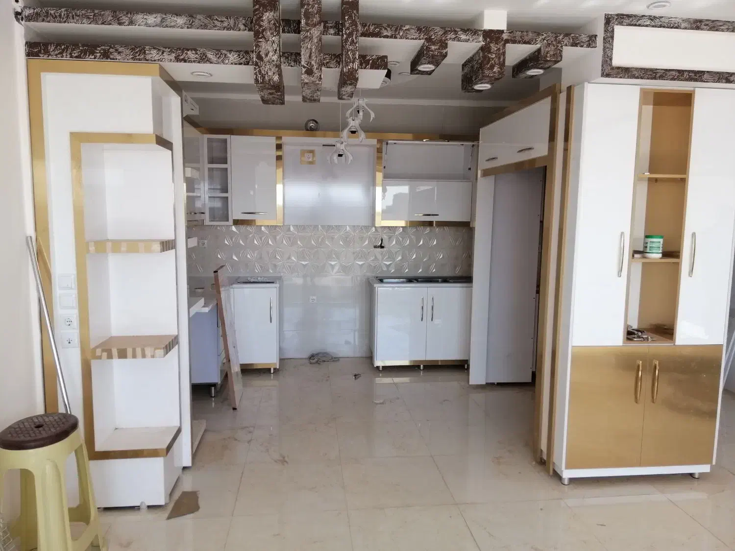 یک واحد اپارتمان|فروش آپارتمان|لنجان, |دیوار