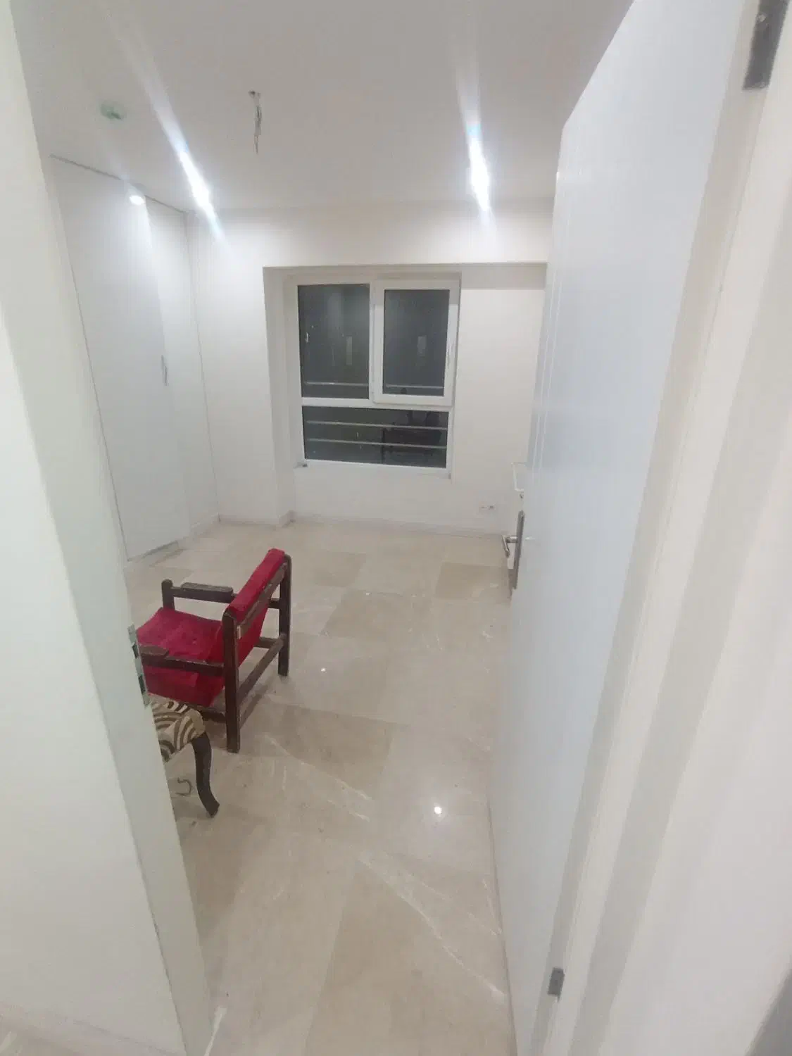 فروش واحد ۱۰۰متری نوساز کلید نخورده فول امکانات