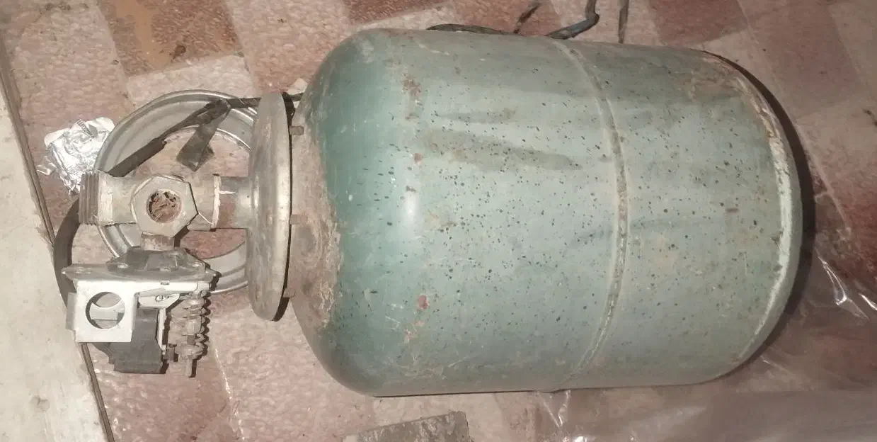 منبع آب تحت فشار(ورق کلفت قدیم|آبگرمکن، پکیج، شوفاژ|گنبد کاووس, |دیوار