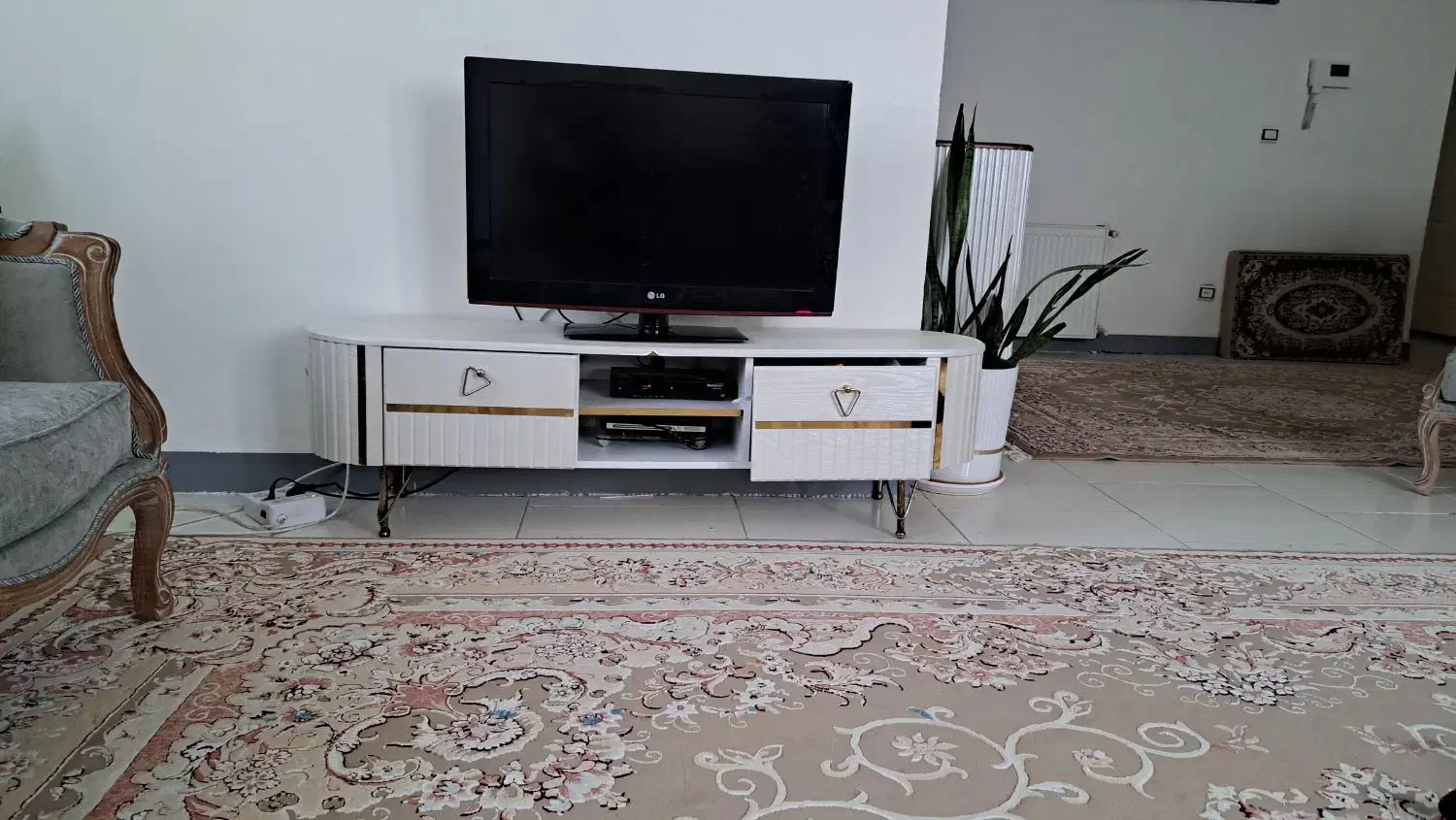 فروش فوری وسایل به علت جابه جایی میز تی وی کنسول|میز تلویزیون|هشتگرد, شهرک فرهنگیان|دیوار