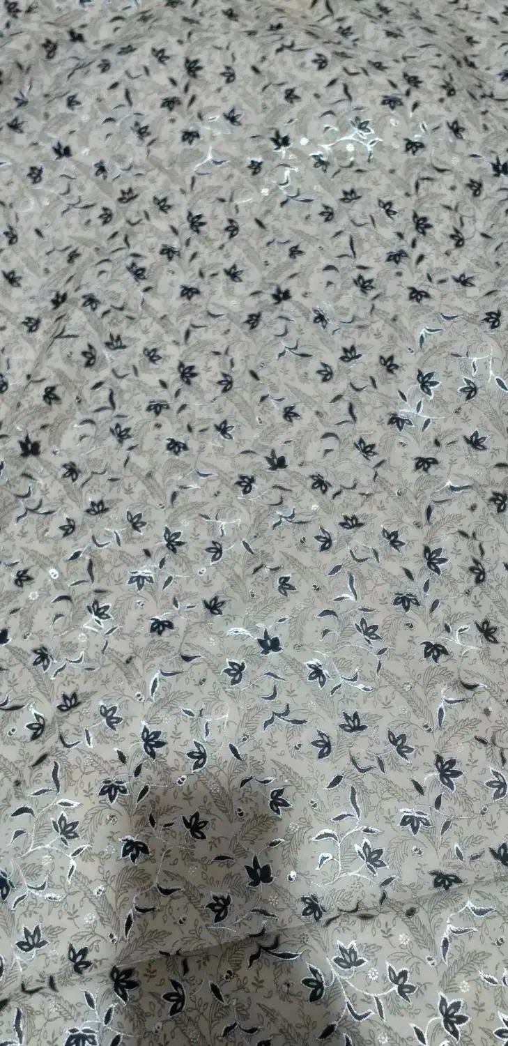 تعدادی چادر گلدار و مشگی|لباس|خمینیشهر, |دیوار